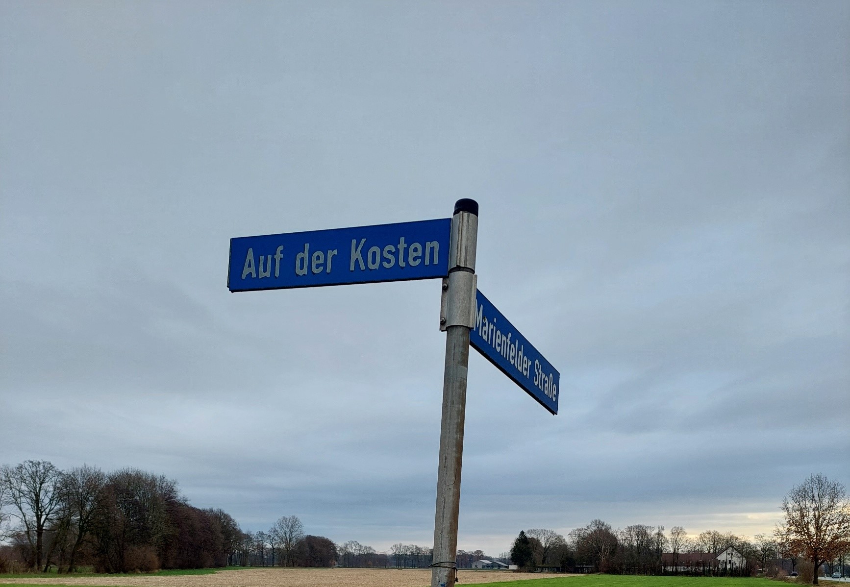 Belastete Straßennamen im Stadtgebiet im Regelfall nur mit QR-Codes versehen!