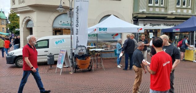 Zum 2 Mal mit einem Wahl-Info-Stand an der Berliner Straße / Ecke Platz